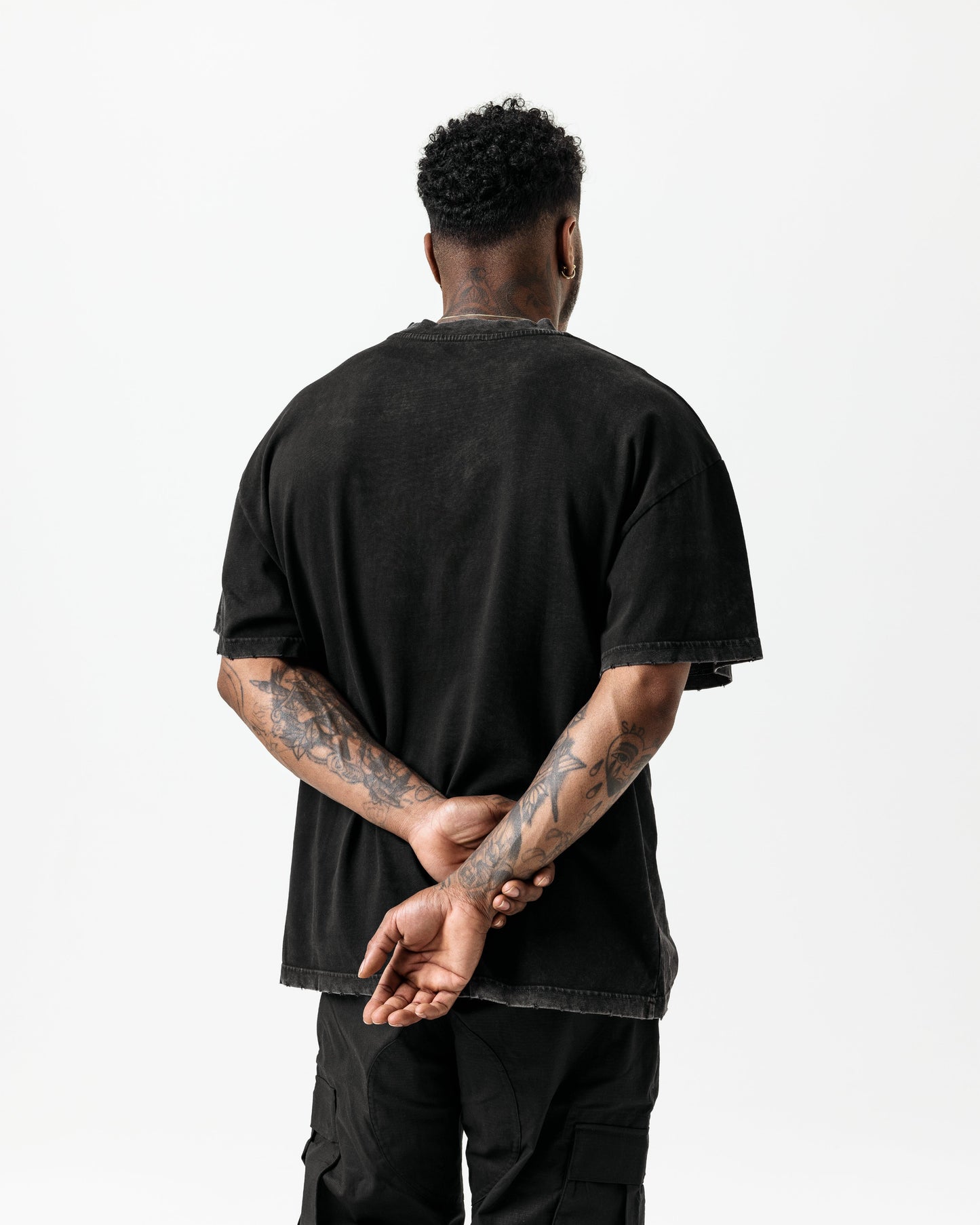 MINIMALISM SIGNATURE TEE - DISTRESSED WASHED BLACK