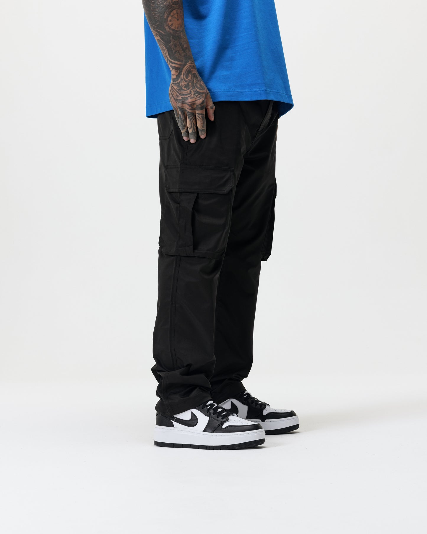 LUXURY ESSENTIALISM CARGOS - SOLID BLACK