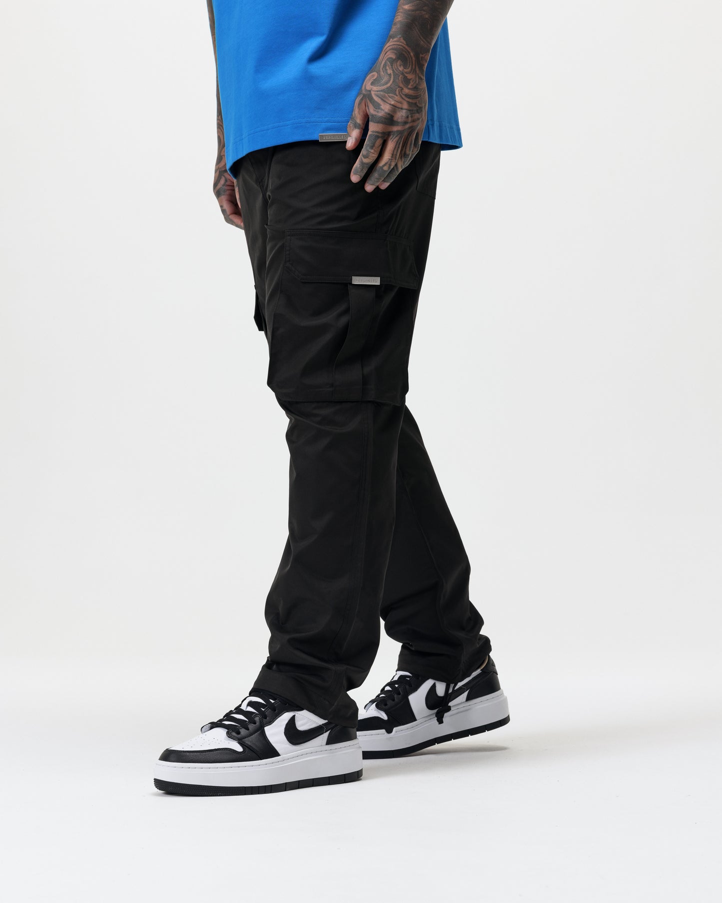LUXURY ESSENTIALISM CARGOS - SOLID BLACK