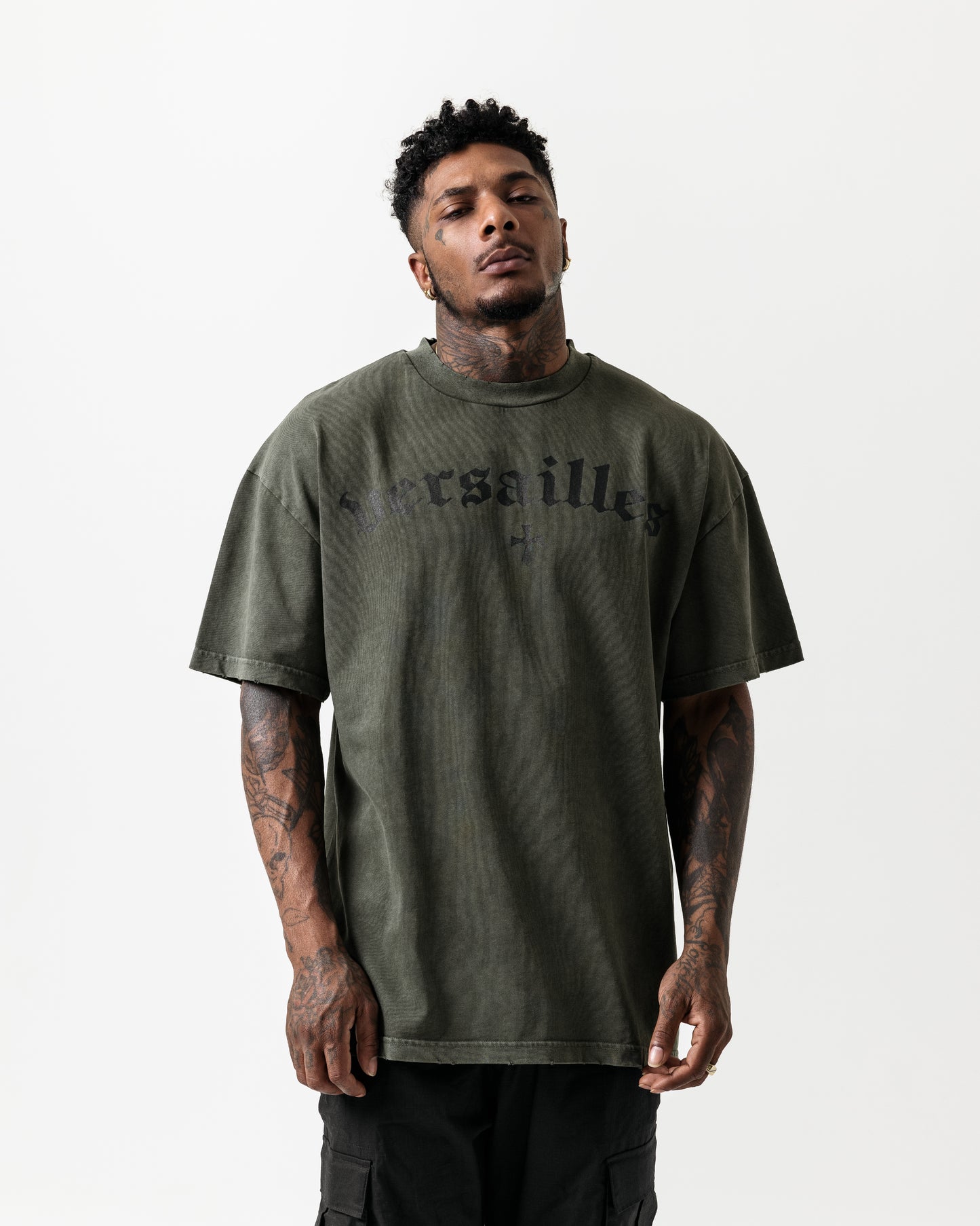 VERSAILLES GOTHIC PRINT TEE - DISTRESSED KHAKI