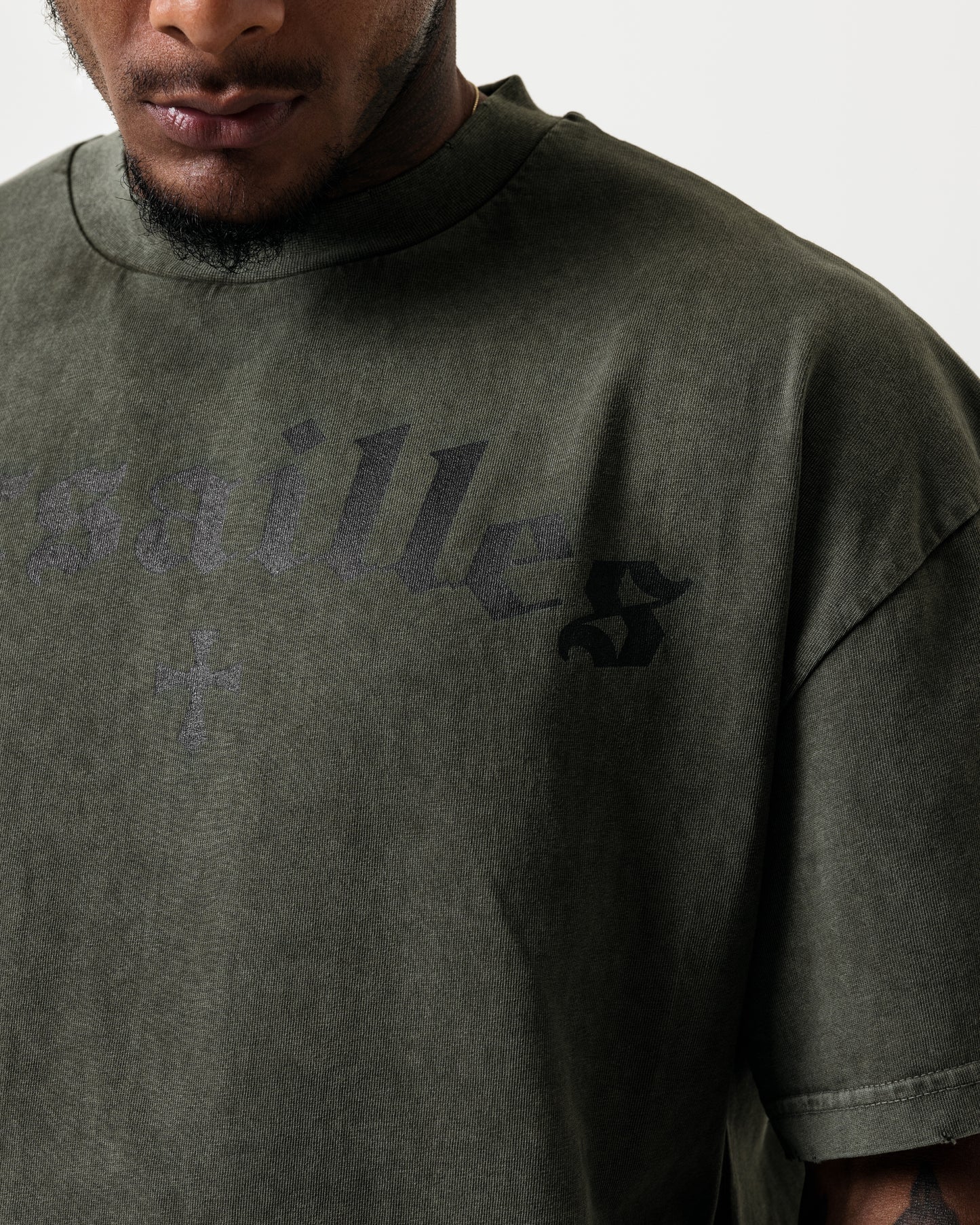 VERSAILLES GOTHIC PRINT TEE - DISTRESSED KHAKI