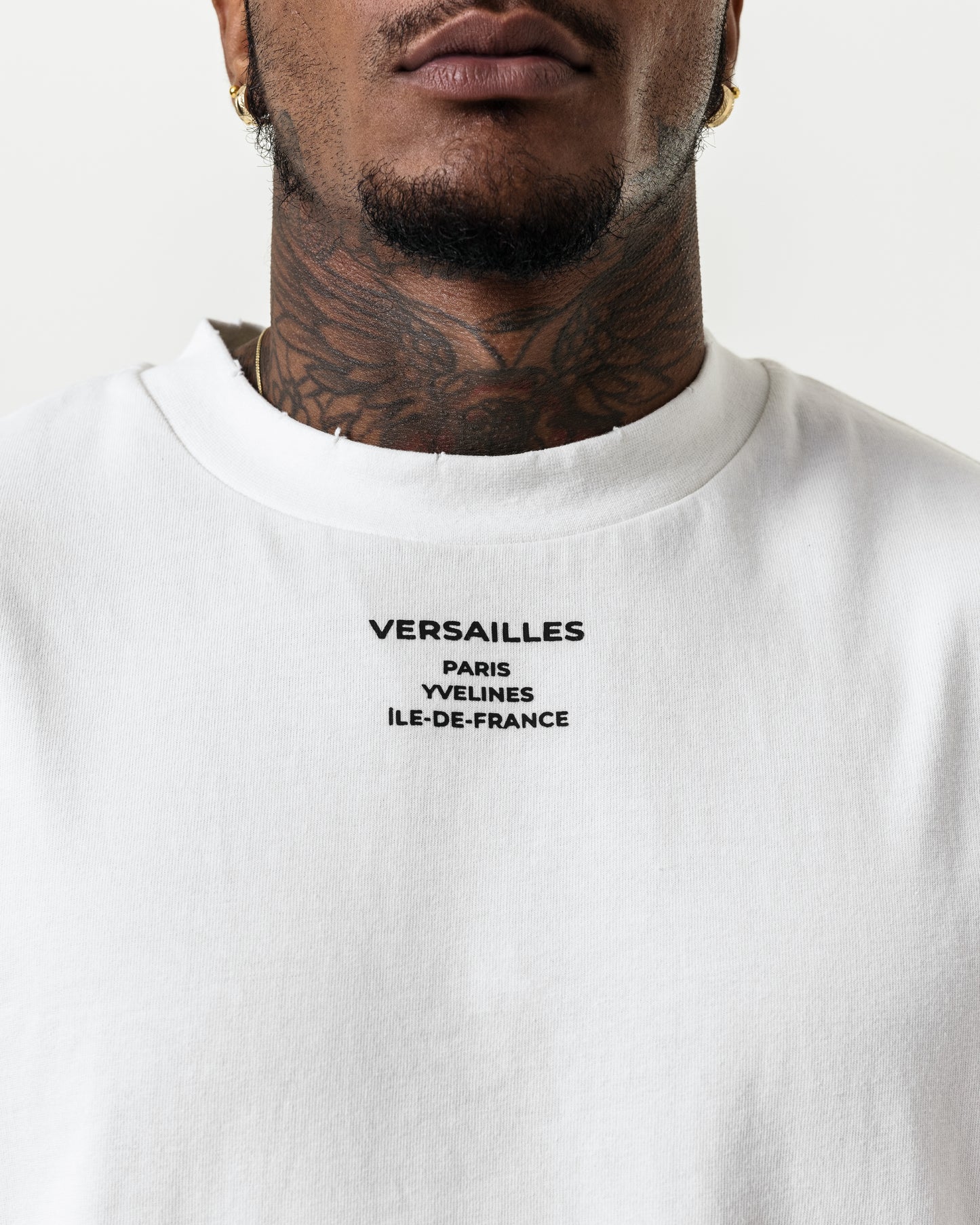 MINIMALISM SIGNATURE TEE - DISTRESSED OFF WHITE