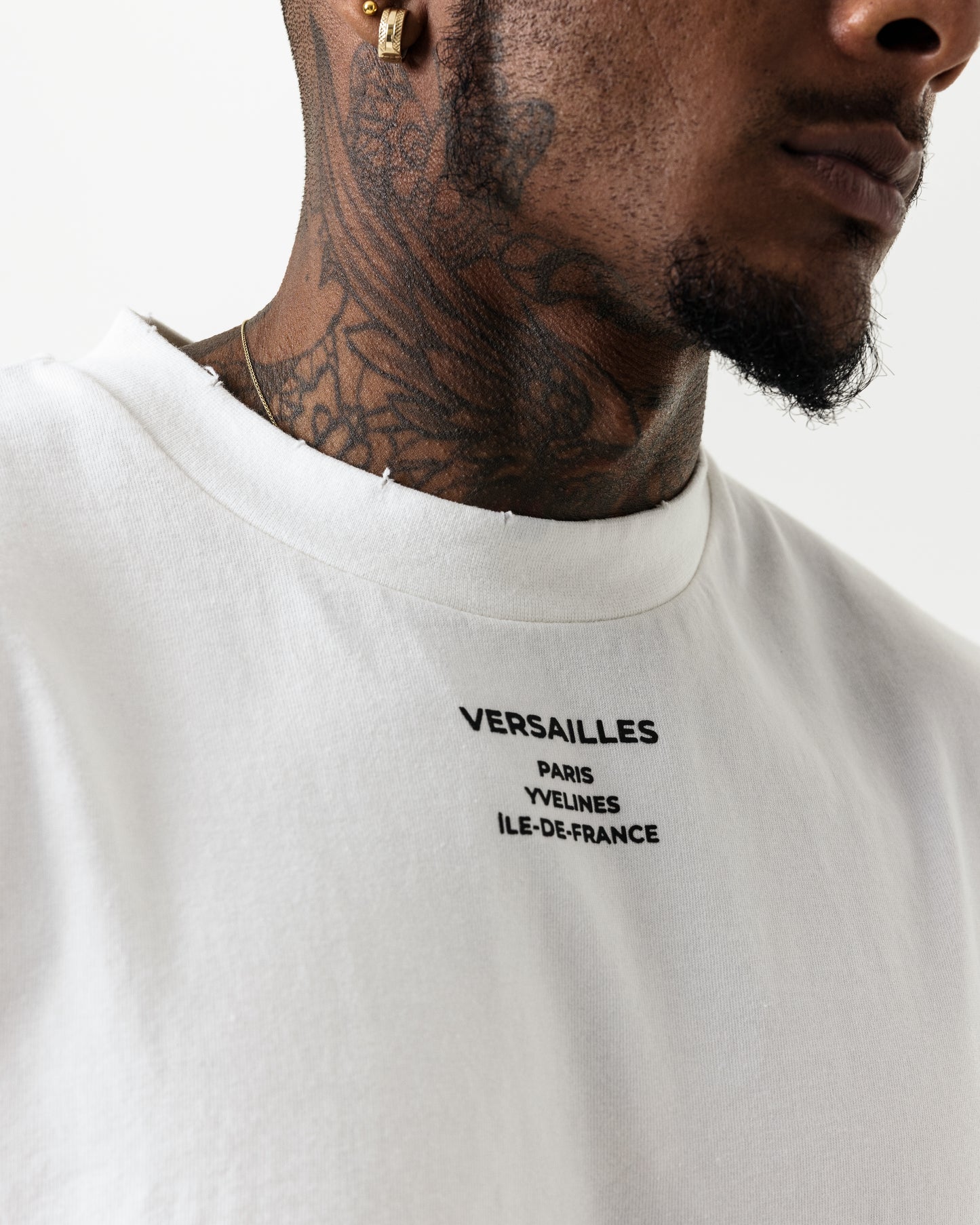 MINIMALISM SIGNATURE TEE - DISTRESSED OFF WHITE