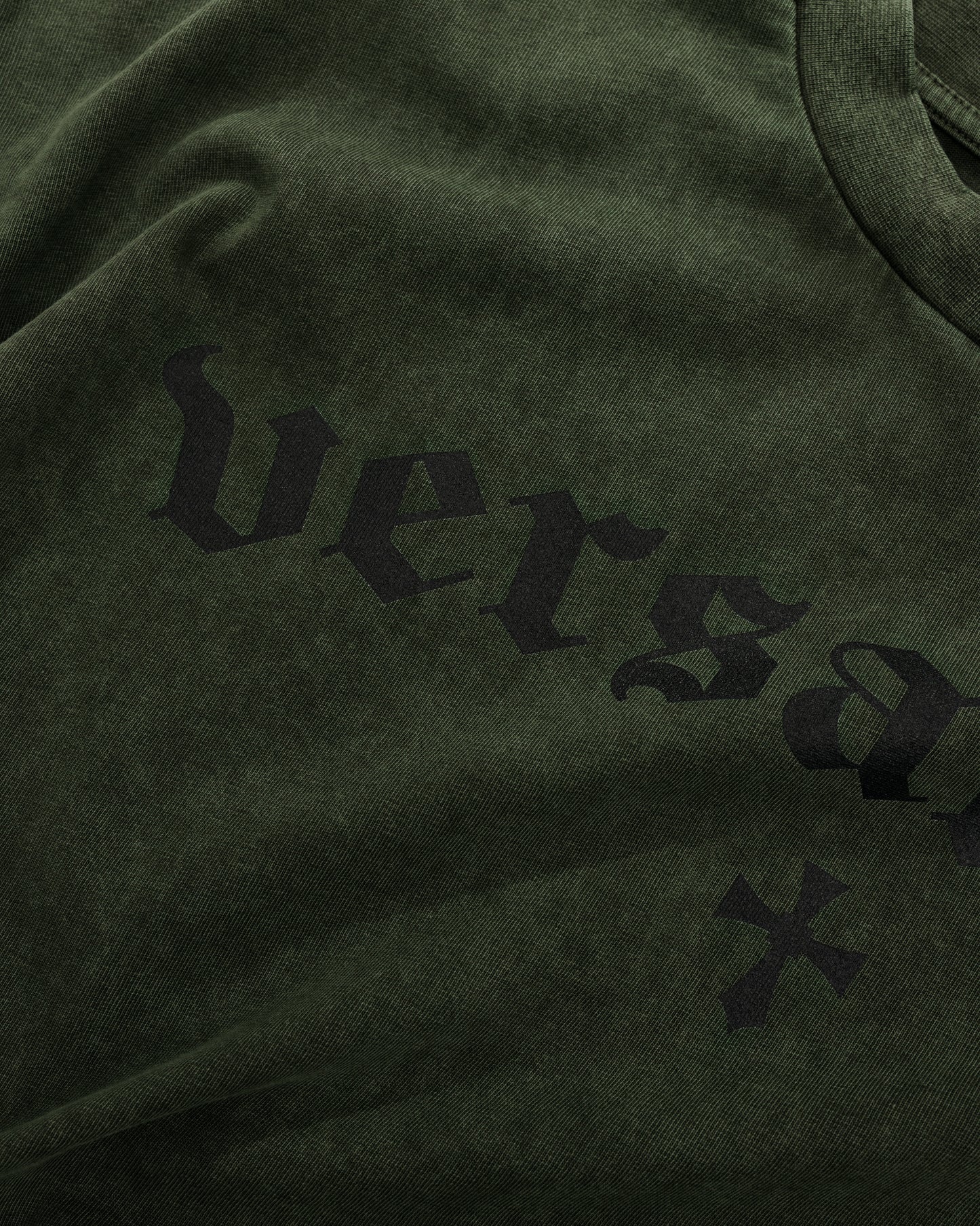 VERSAILLES GOTHIC PRINT TEE - DISTRESSED KHAKI