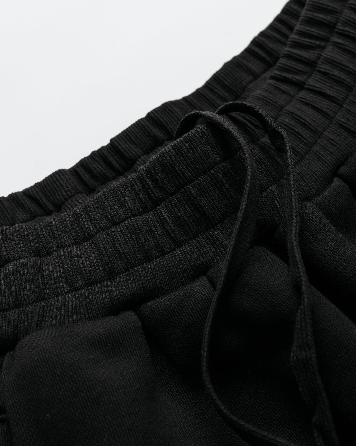 LUXURY ESSENTIALISM SHORTS - SOLID BLACK