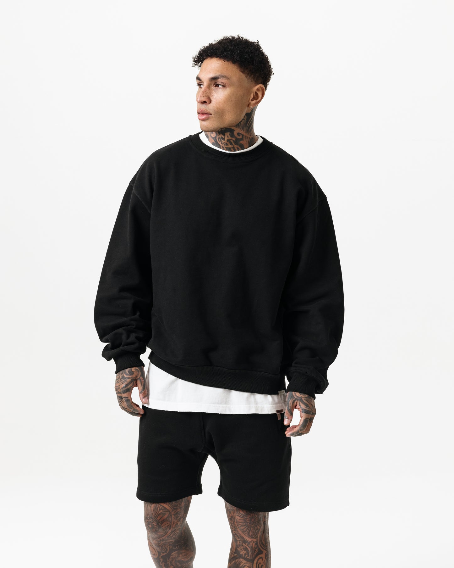 LUXURY ESSENTIALISM SHORTS - SOLID BLACK
