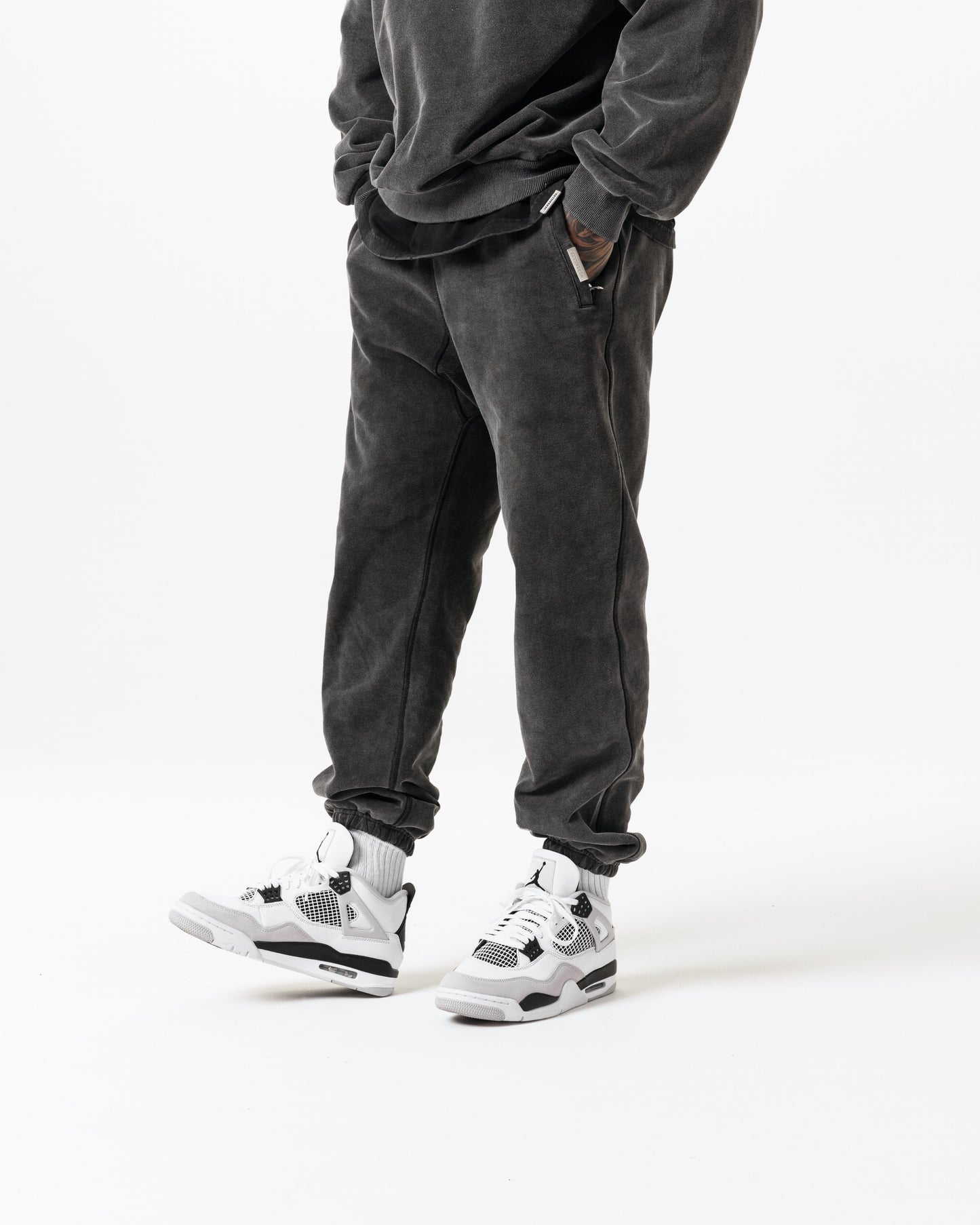 LUXURY ESSENTIALISM SWEATPANTS - VINTAGE WASHED GREY